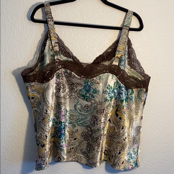 Lace trim camisole tank - Picture 3 of 4